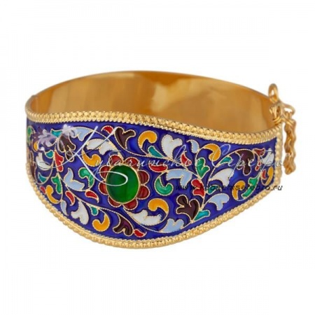 Браслет с горячей эмалью и зеленым камнем 