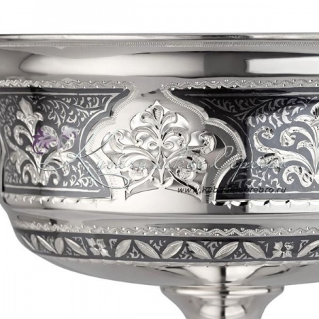 Конфетница с выпиленными вставками 