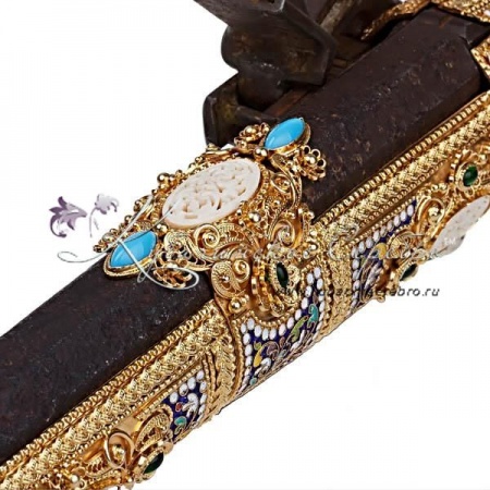 Пистолет старинный, инкрустирован серебром.